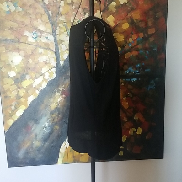 Cut out tank top - Picture 3 of 4